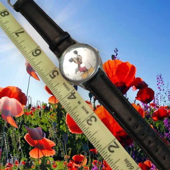 Mickey Mouse Watch - Picture 6 of 8